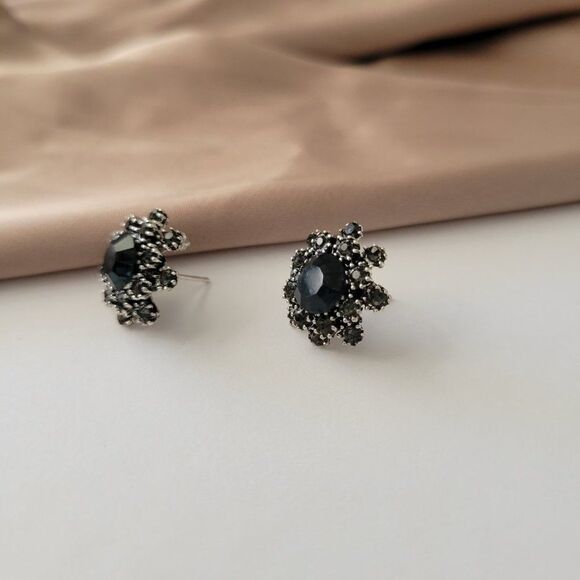 5/$25 Crystal Stud Earrings Blue Crystal Decorated Stud Earrings - Picture 7 of 8